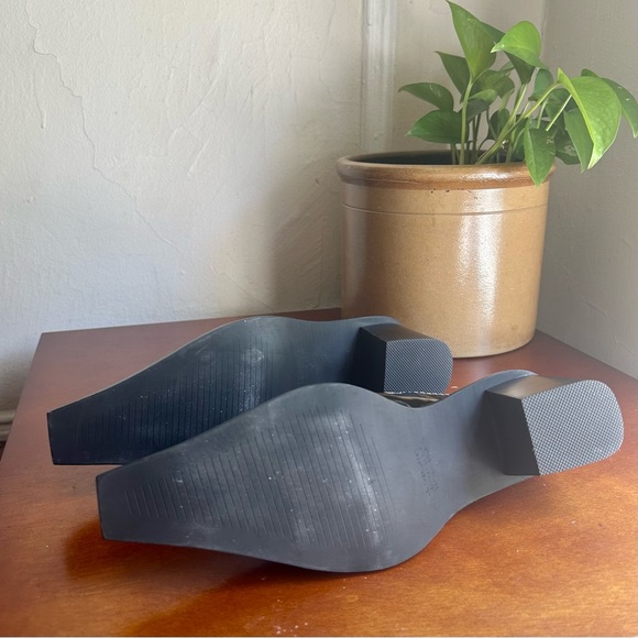 Intentionally Blank black patent pointed-toe mule with contrast stitching. - Picture 3 of 5